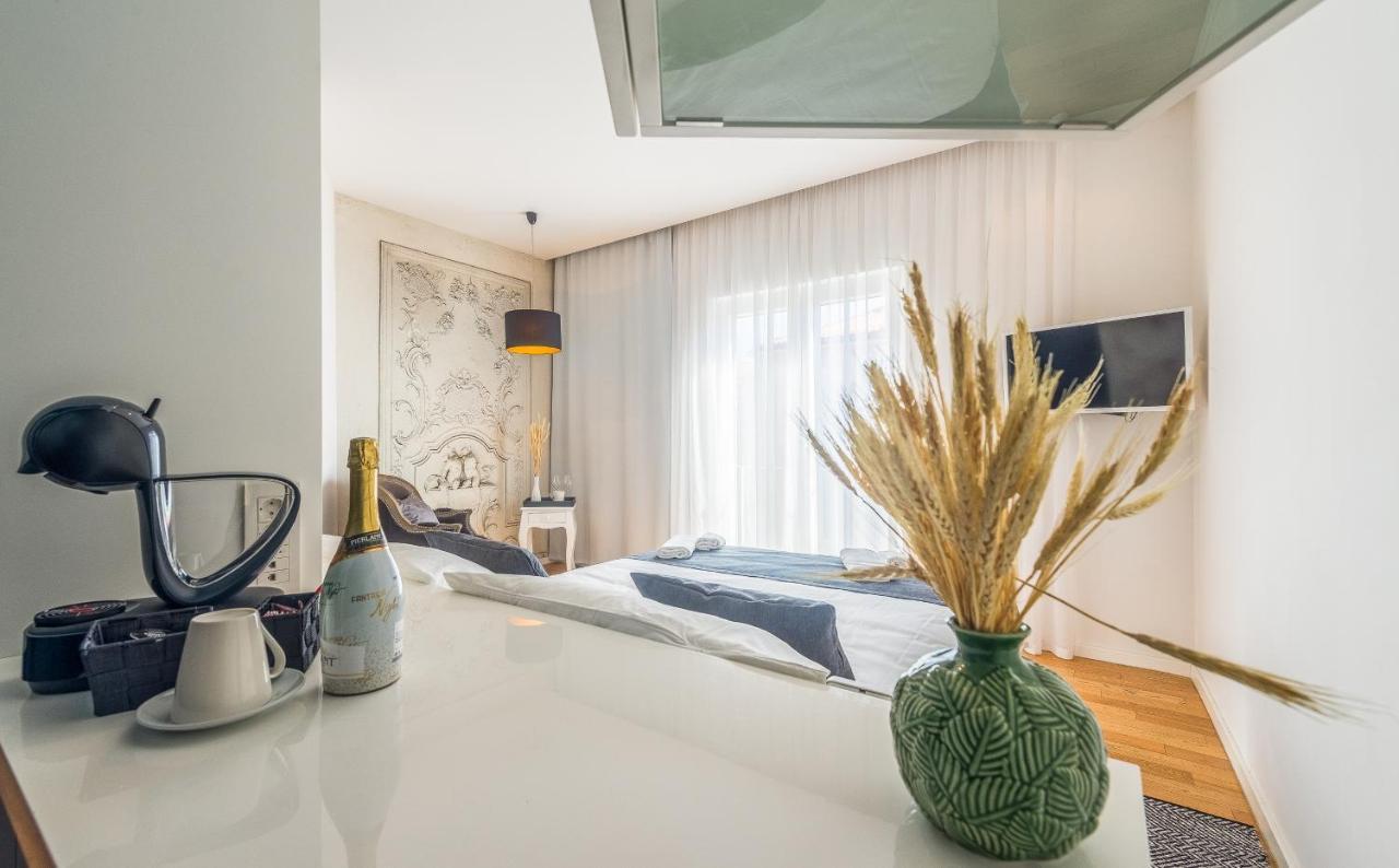 Central Rooms In Old Town By Belmont Realty Zadar Exterior foto